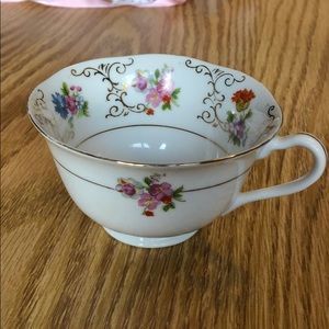 Beautiful Vintage Flowered Tea Cup